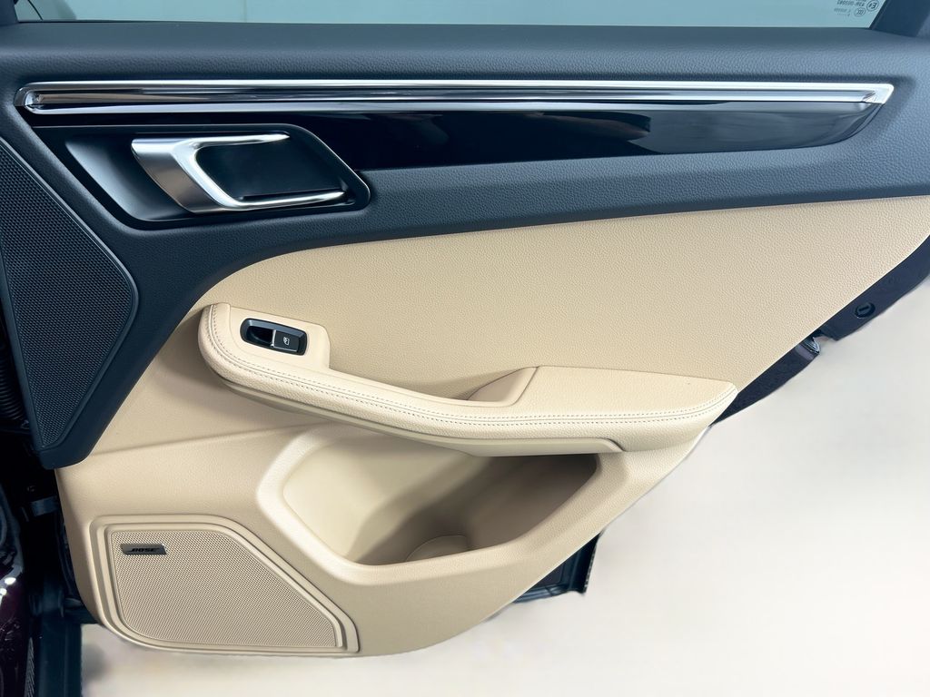 Thumbnail: 2026 Porsche Macan - 28