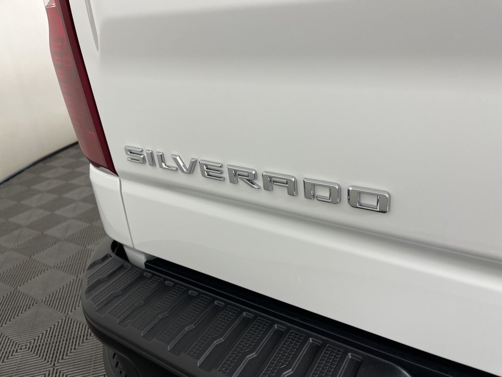 Thumbnail: 2026 Chevrolet Silverado 1500 - 10