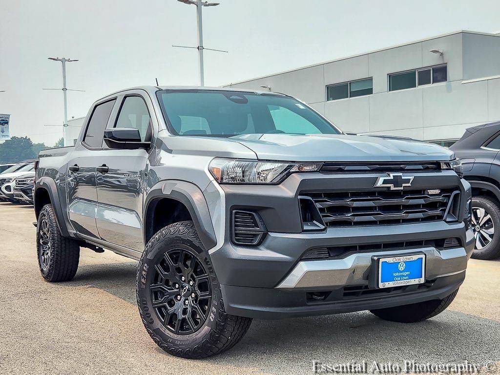 Sterling Gray Metallic 2026 Chevrolet Colorado Pickup Truck Four-Wheel Drive 8-Speed Automatic