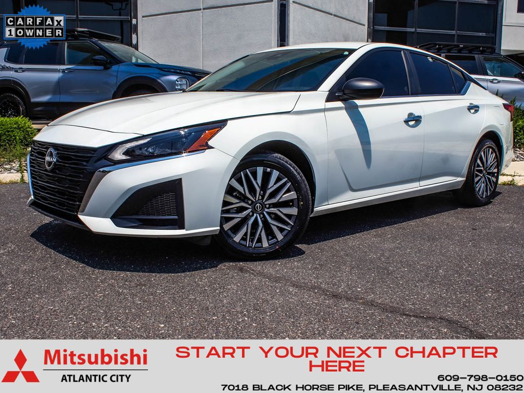Glacier White 2025 Nissan Altima Sedan All-Wheel Drive Continuously Variable Transmission