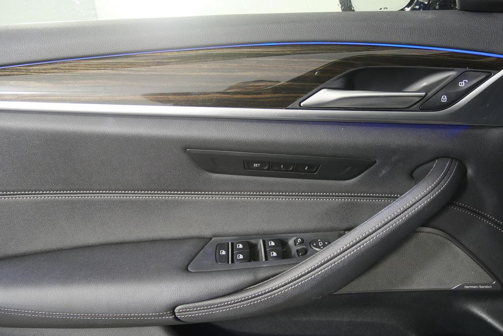 Thumbnail: 2023 BMW 5 Series - 9