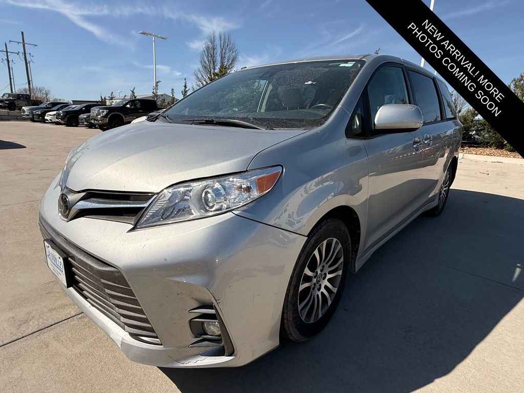 2020 Toyota Sienna XLE