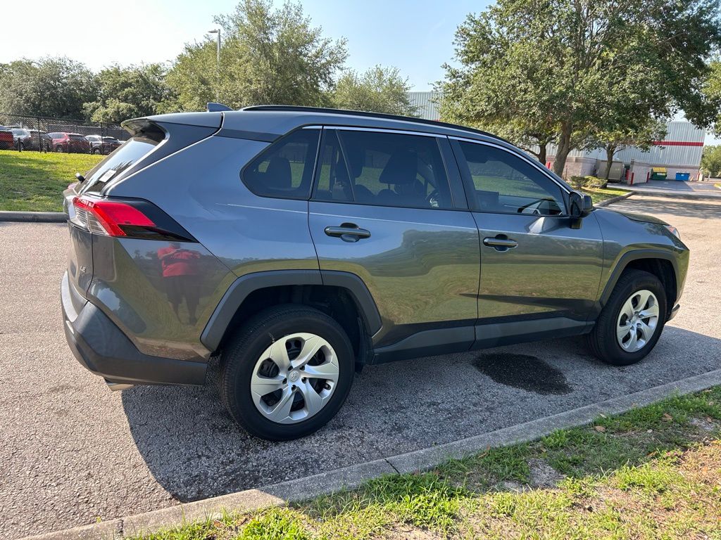 2021 Toyota RAV4 LE 5