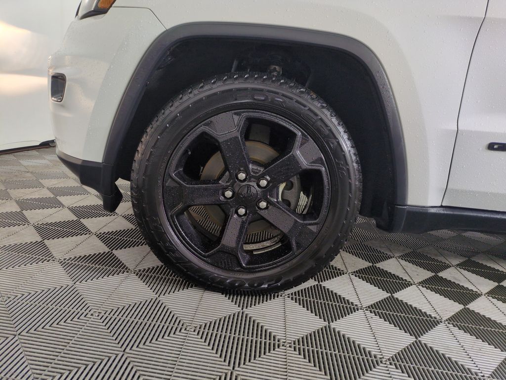 Used 2018 Jeep Grand Cherokee Laredo For Sale in Fort Wayne, IN