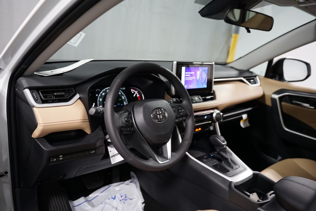 2025 Toyota RAV4 XLE Premium 11
