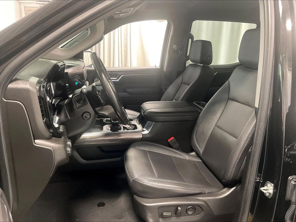 2024 Chevrolet Silverado 1500 — photo 10