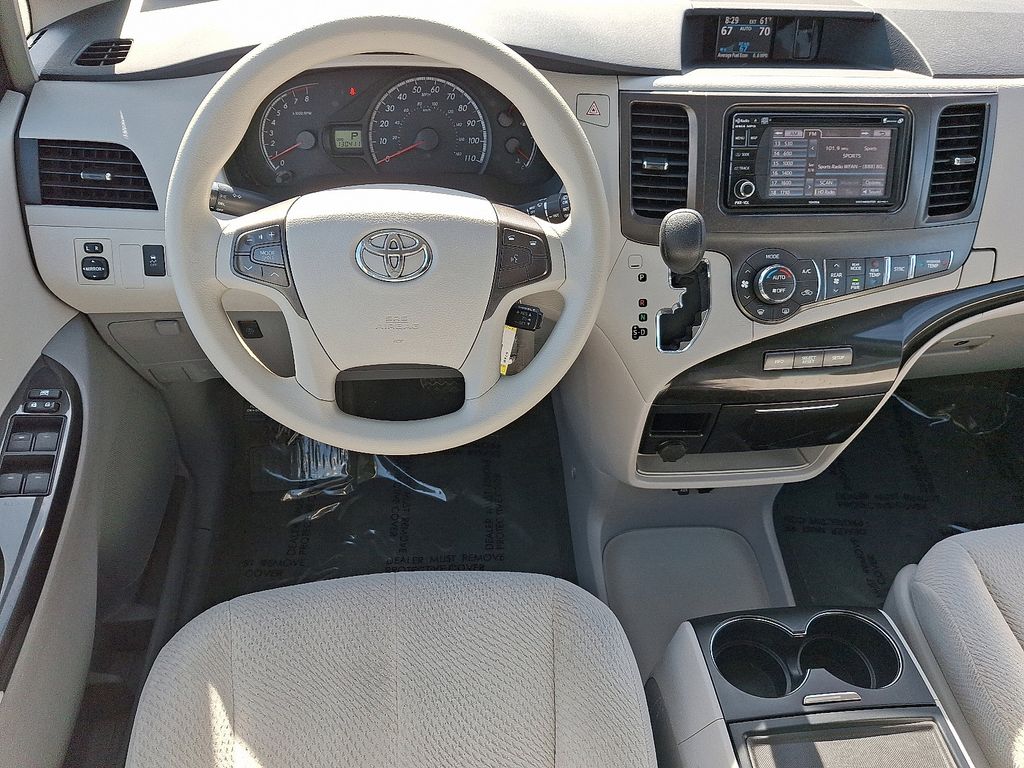 Thumbnail: 2014 Toyota Sienna - 13