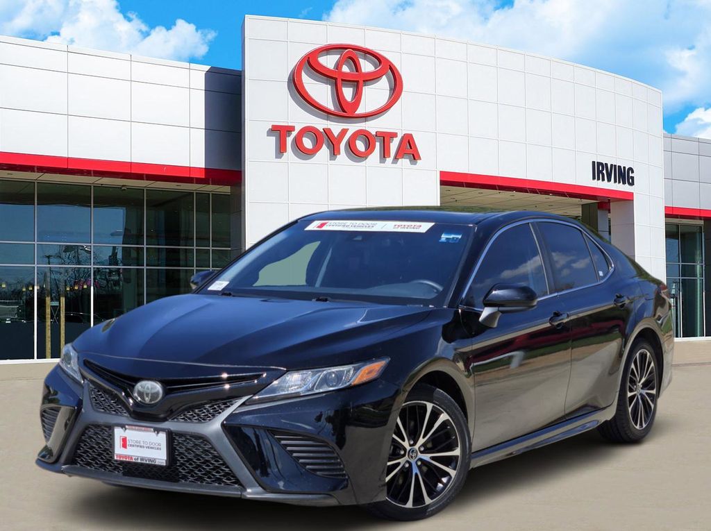 Midnight Black Metallic 2018 Toyota Camry SE Sedan Front-Wheel Drive 8-Speed Automatic