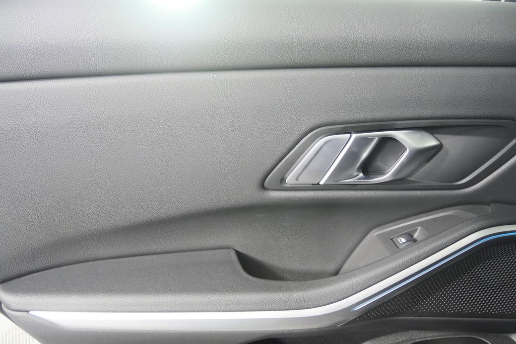 Thumbnail: 2023 BMW 3 Series - 13