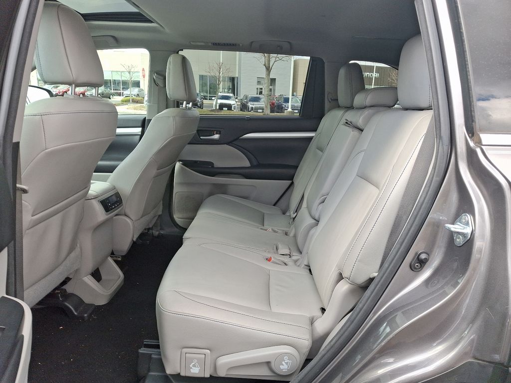 2017 Toyota Highlander XLE 10