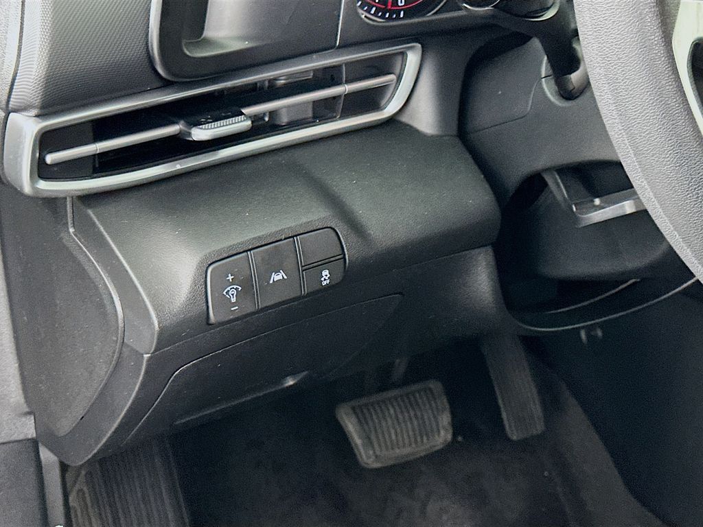 Thumbnail: 2023 Hyundai Elantra - 10