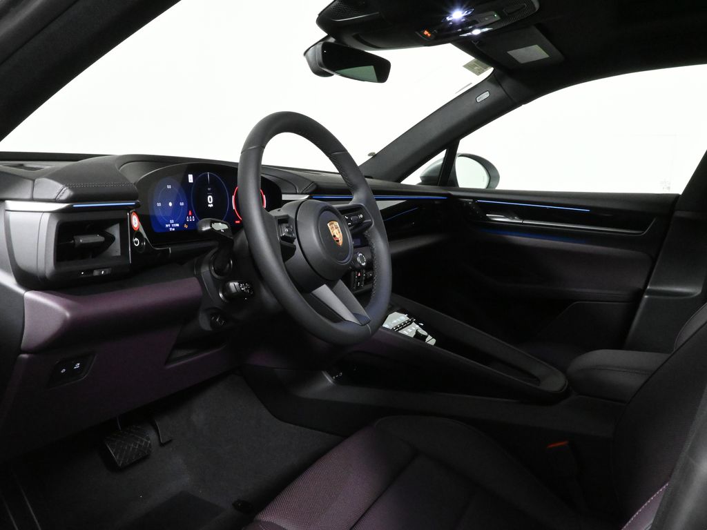 Thumbnail: 2025 Porsche Macan - 4