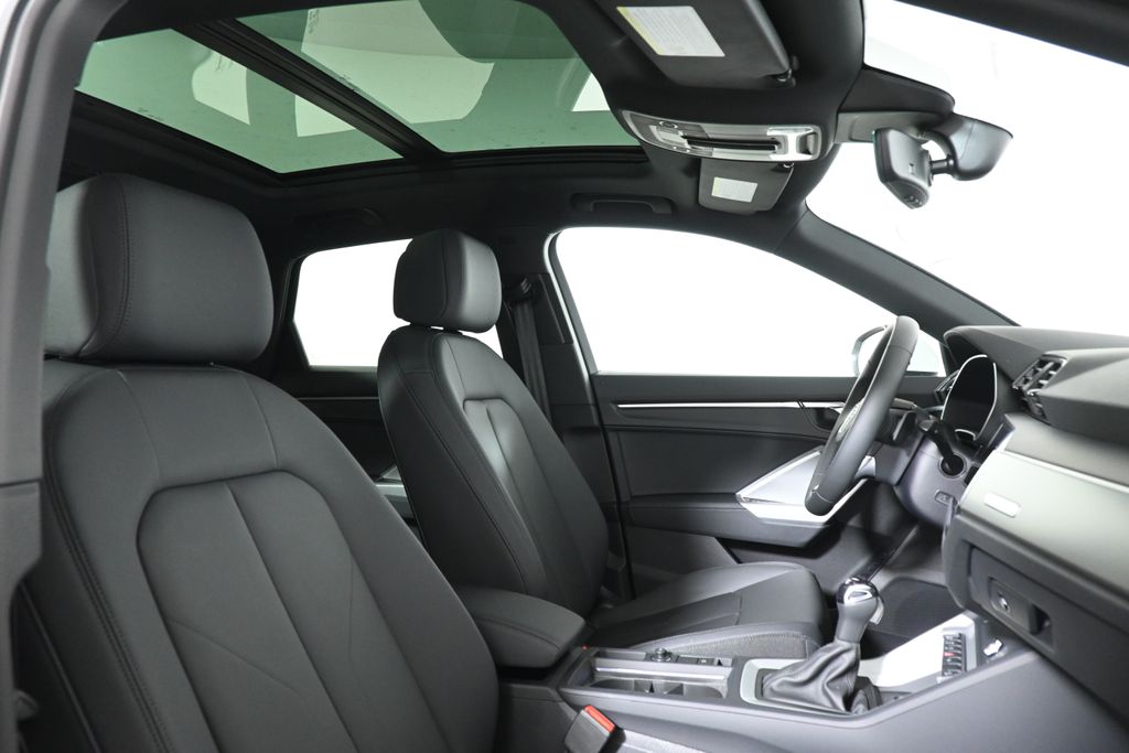 Thumbnail: 2025 Audi Q3 - 22