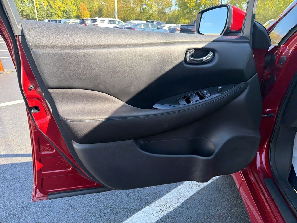 Thumbnail: 2018 Nissan Leaf - 19