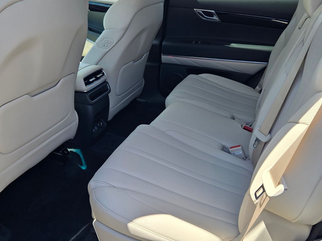 2027 Genesis GV80
