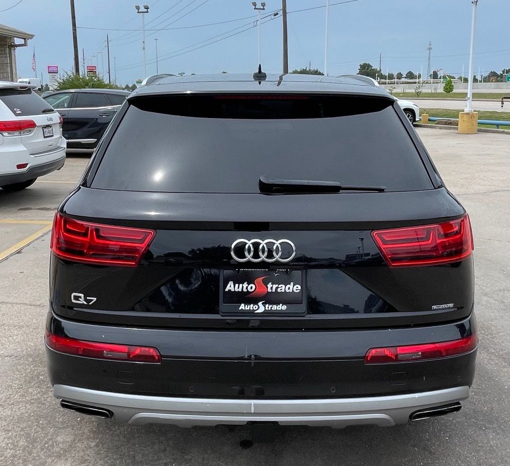 2017 Audi Q7 2.0T Premium Plus Black at Autostrade