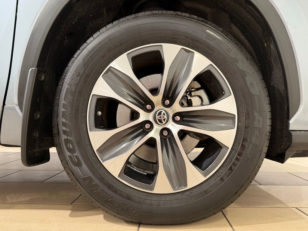 2022 Toyota Highlander XLE 9
