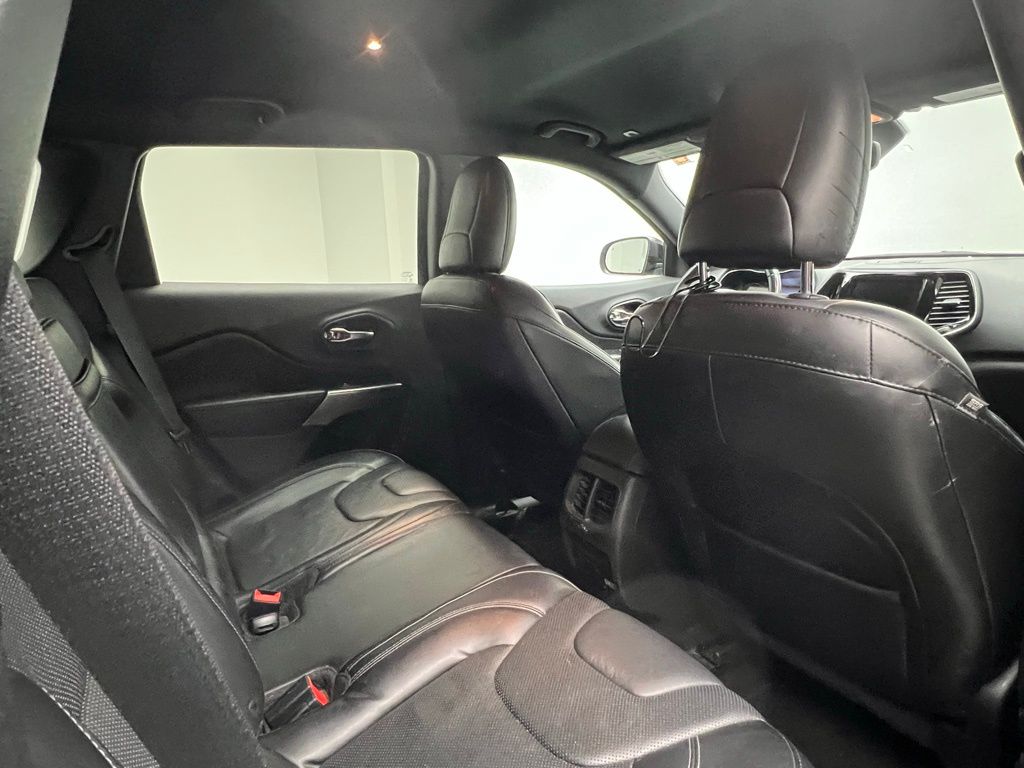 Thumbnail: 2019 Jeep Cherokee - 8