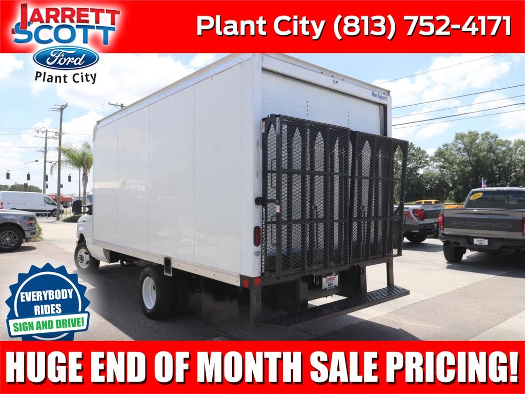 Oxford White 2024 Ford E-Series Chassis Pickup Truck Rear-Wheel Drive 6-Speed Automatic Overdrive