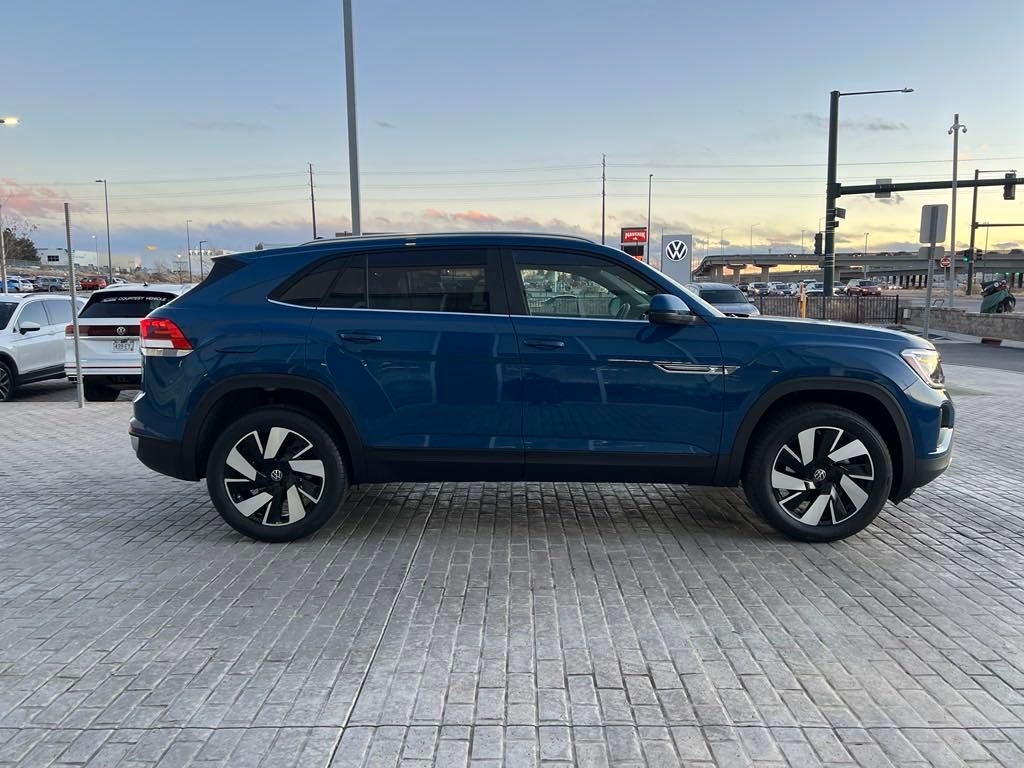2025 Volkswagen Atlas Cross Sport 2.0T SE w/Technology photo