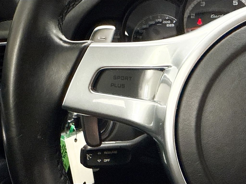 Thumbnail: 2016 Porsche 911 - 14