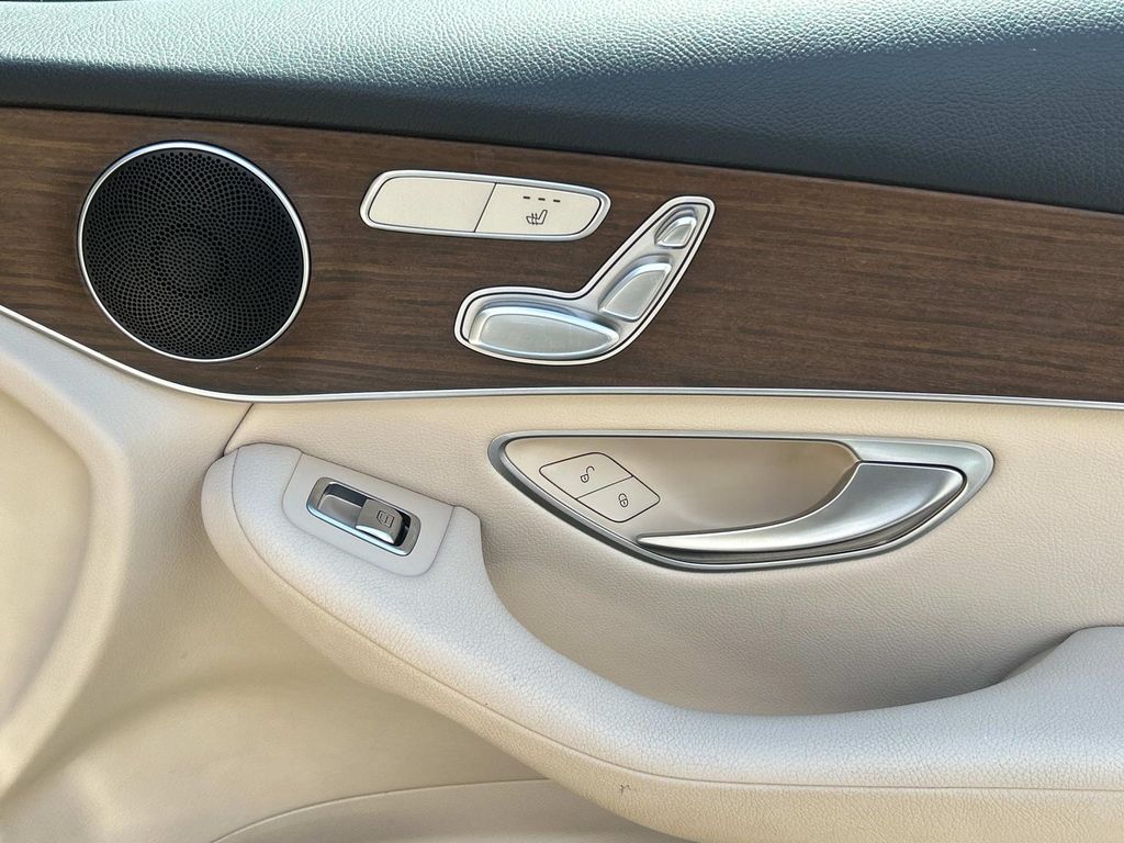 Thumbnail: 2021 Mercedes-Benz GLC - 20