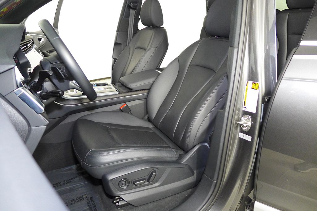 Thumbnail: 2022 Audi Q7 - 22