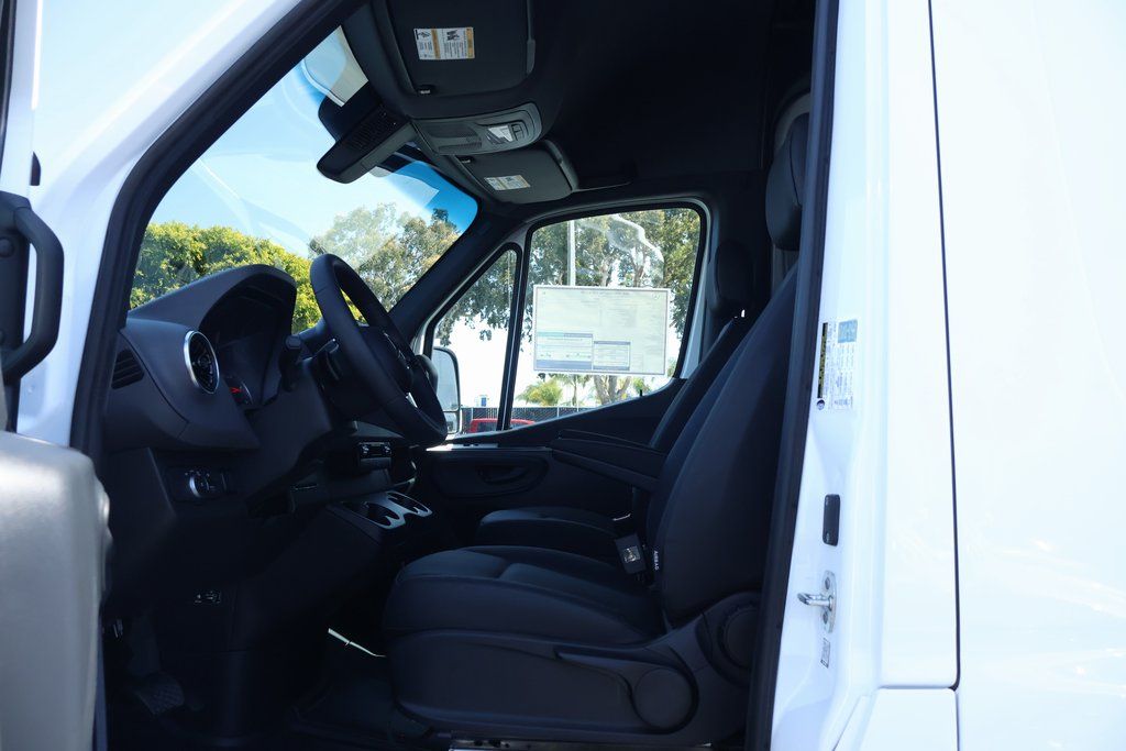 2025 Mercedes-Benz Sprinter 3500 6