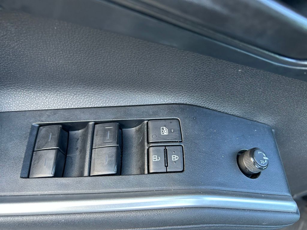2024 Toyota Highlander LE 24