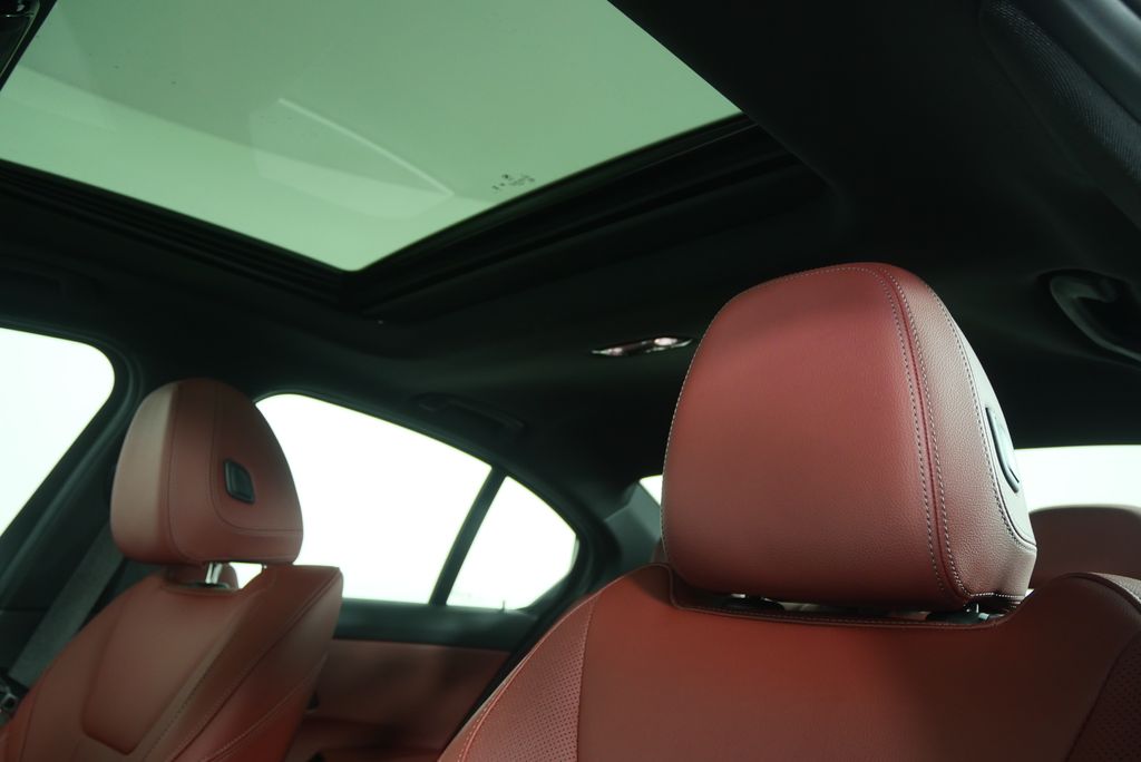 Thumbnail: 2025 BMW 3 Series - 11