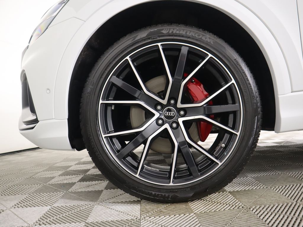 Thumbnail: 2022 Audi Q8 - 30