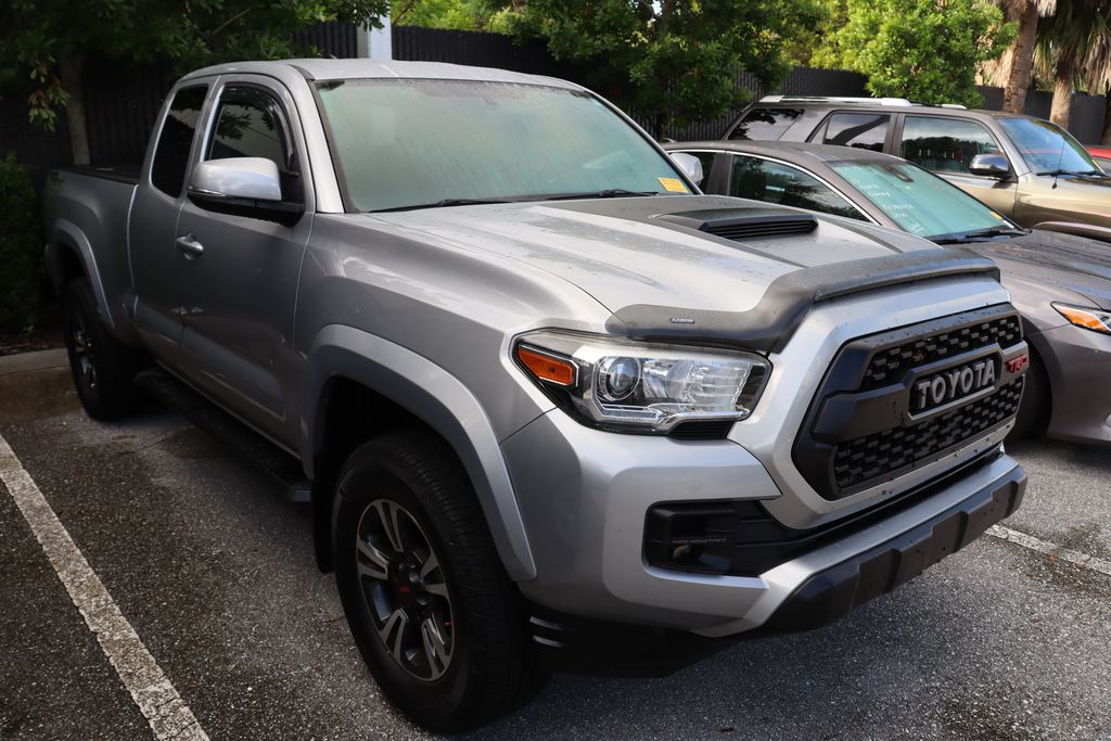 Thumbnail: 2017 Toyota Tacoma - 6