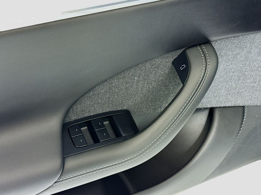 Thumbnail: 2022 Tesla Model S - 24