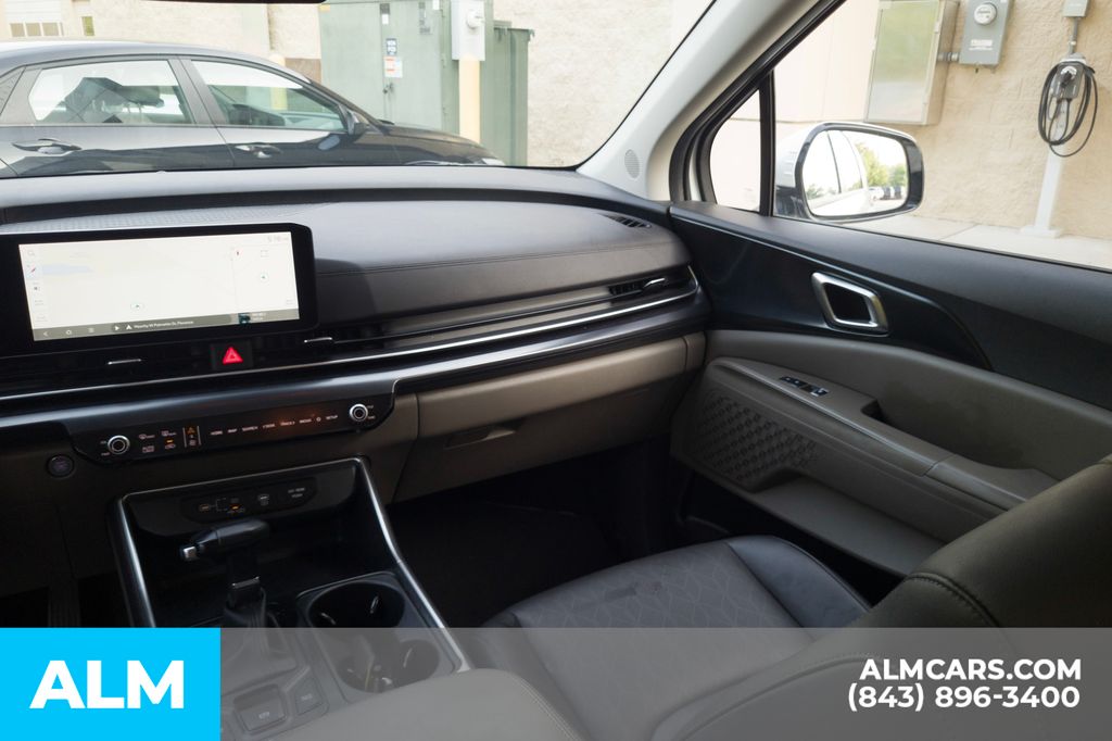 Used 2025 White Kia LXS image 18