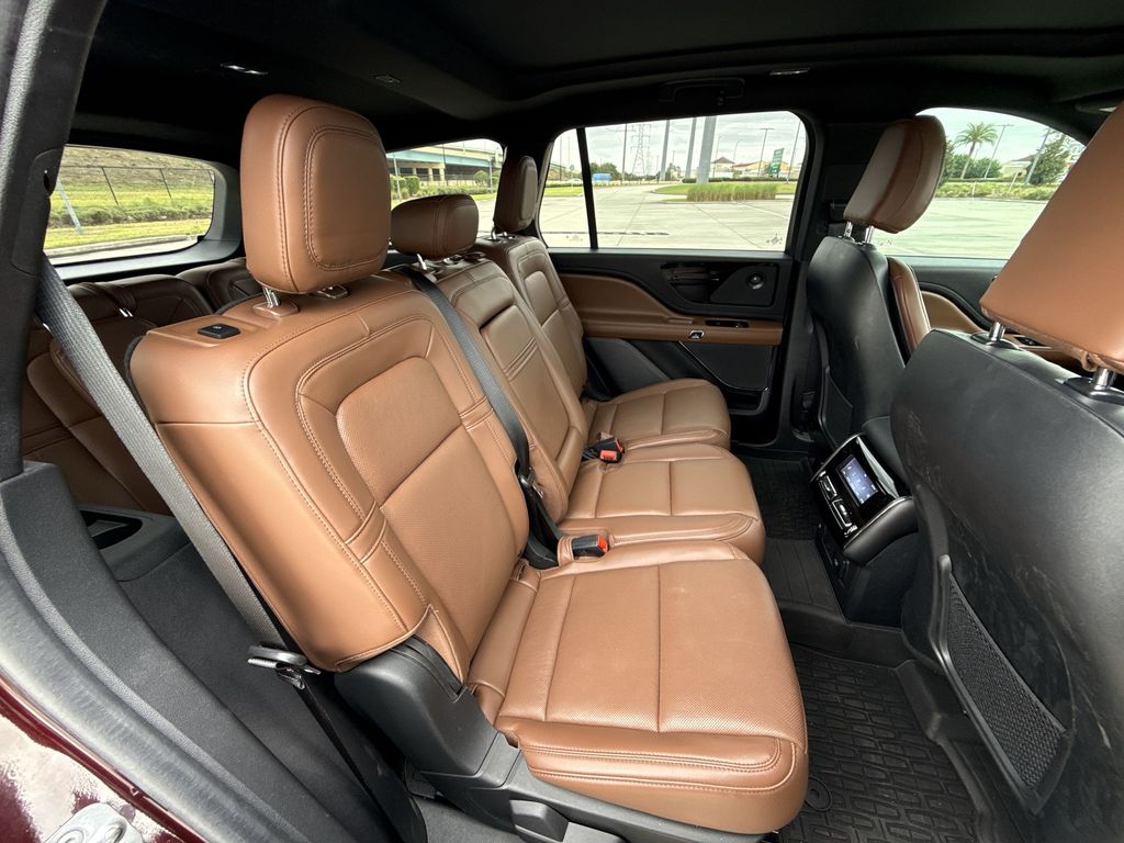 Thumbnail: 2022 Lincoln Aviator - 17