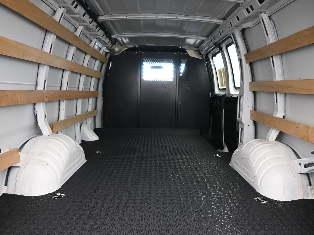 Used 2024 Summit White Chevrolet Work Van image 32