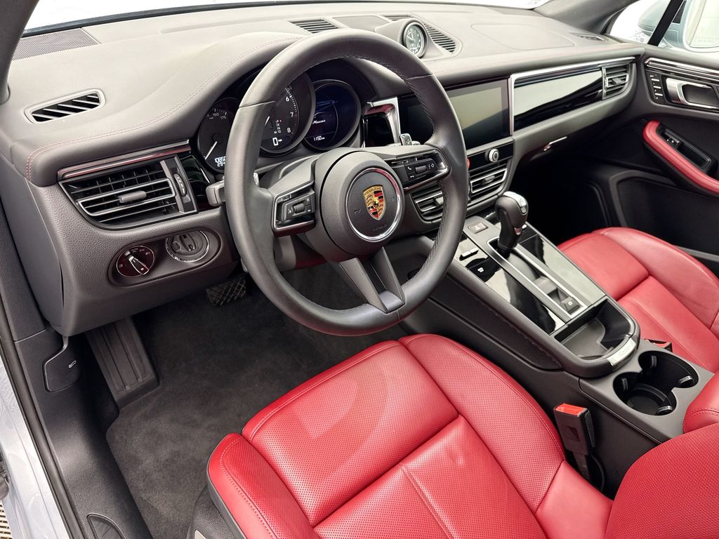 Thumbnail: 2025 Porsche Macan - 4