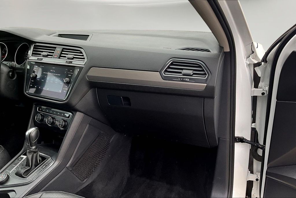 Used 2019 White Volkswagen 2.0T SE image 25