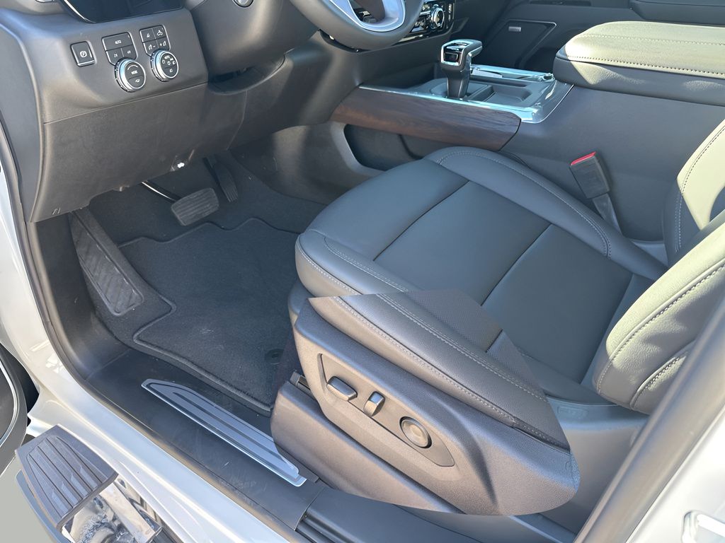 New 2026 White GMC SLT image 28