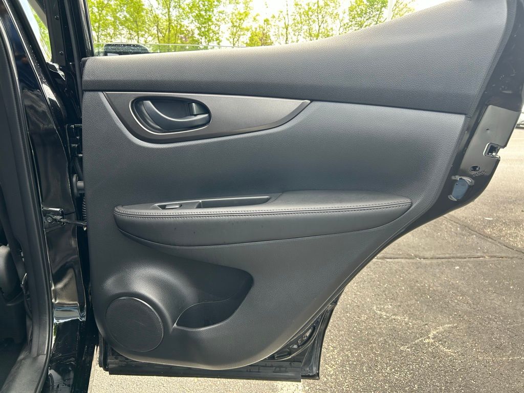 2022 Nissan Rogue Sport S 22