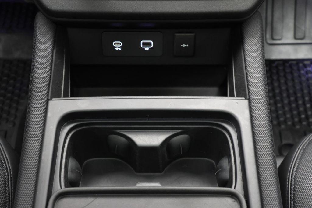 Thumbnail: 2023 Land Rover Defender - 25