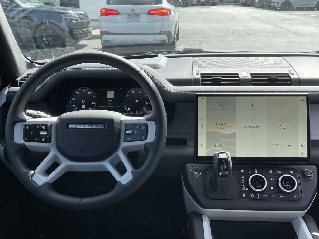New 2026 Black Land Rover X-Dynamic SE image 22
