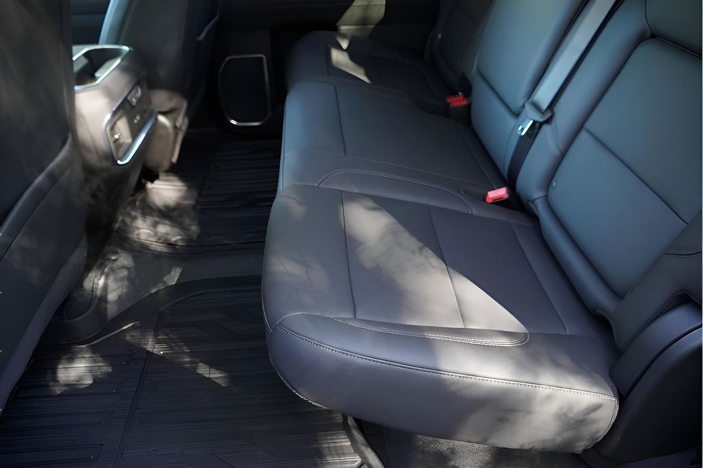 New 2026 White GMC SLT image 32