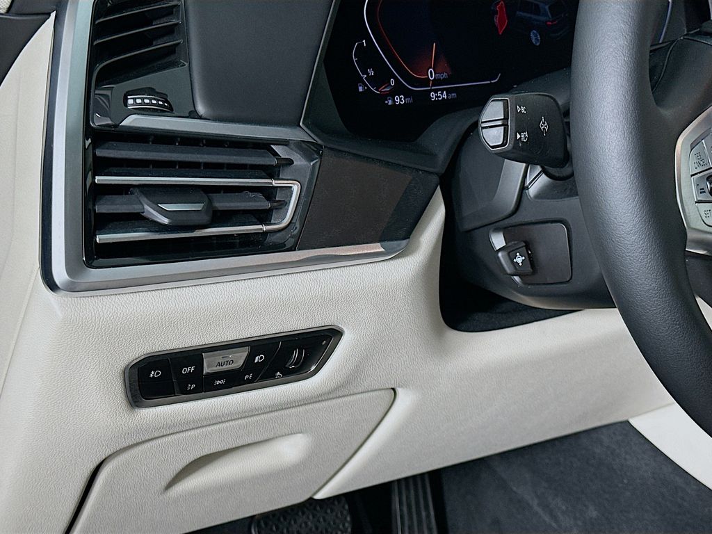 2022 BMW X7 xDrive40i 10