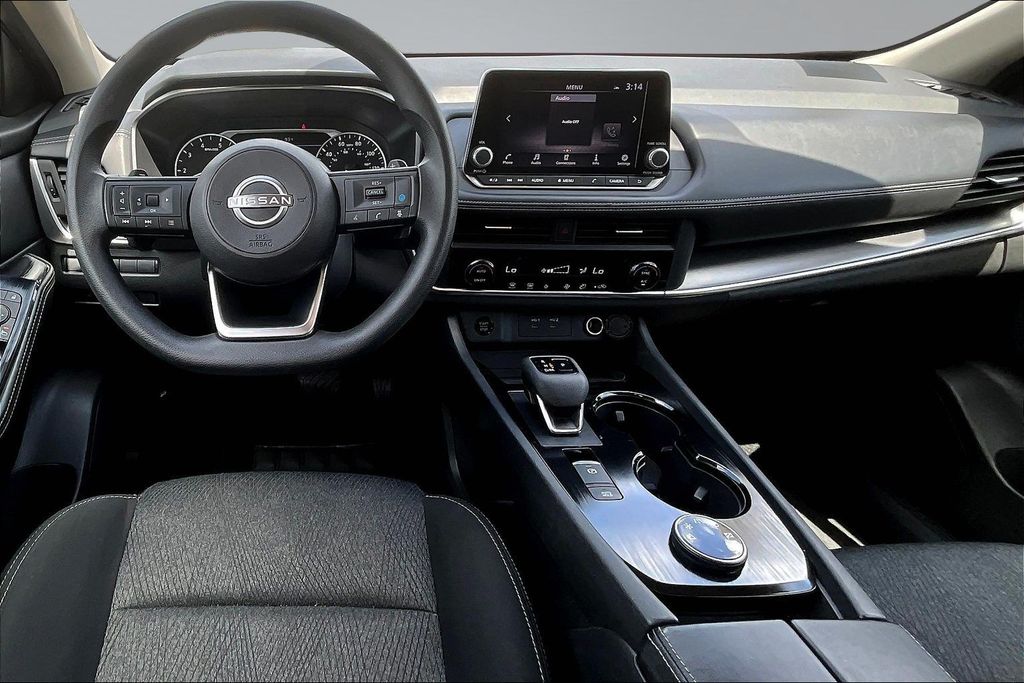 2024 Nissan Rogue SV - 8