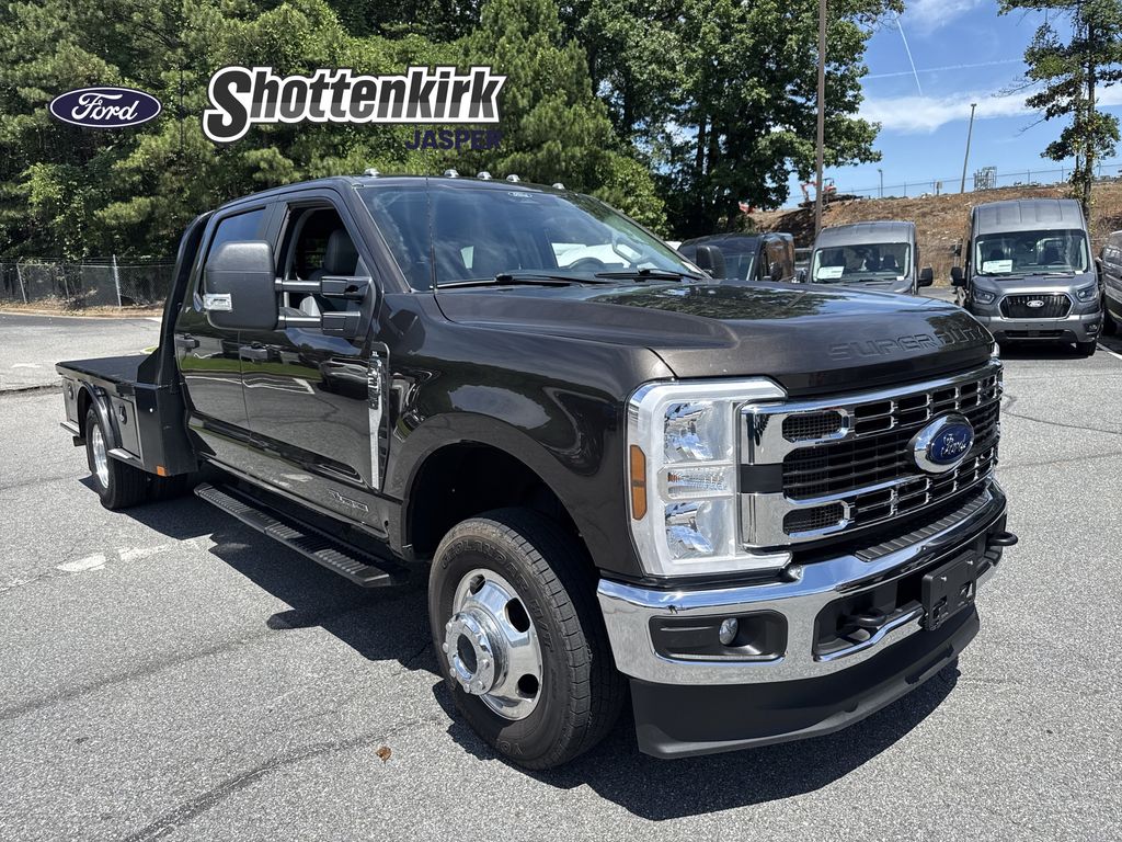 2024 Ford F-350 Super Duty Chassis Darkened Bronze Metallic Camioneta Todo terreno Automática