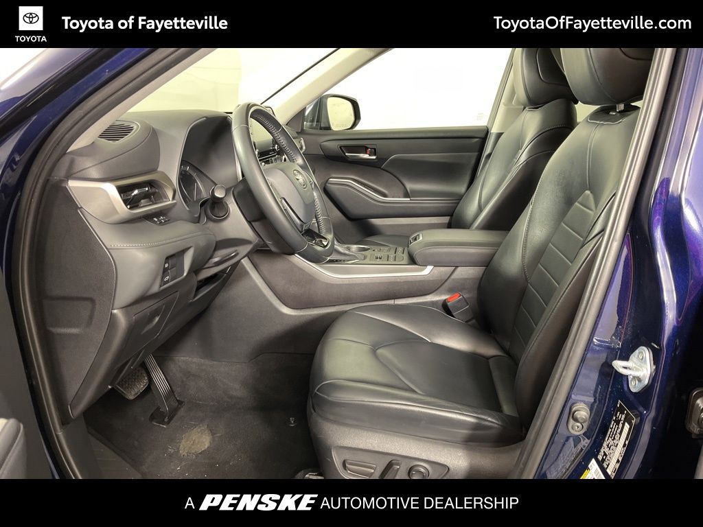 Thumbnail: 2021 Toyota Highlander - 25