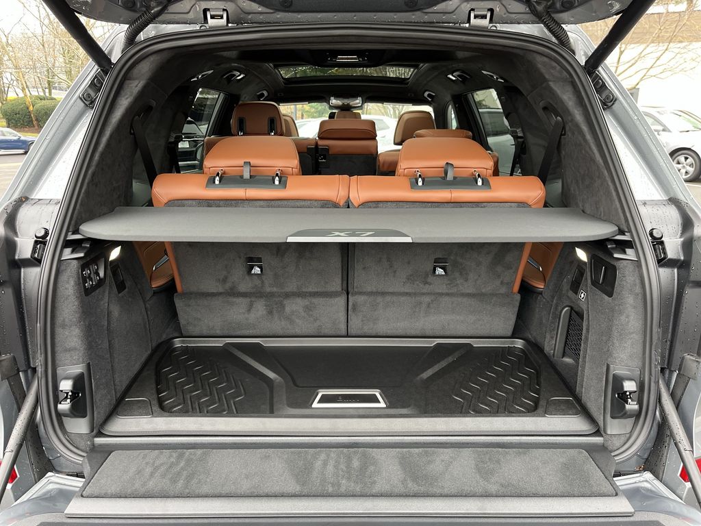 Thumbnail: 2026 BMW X7 - 25