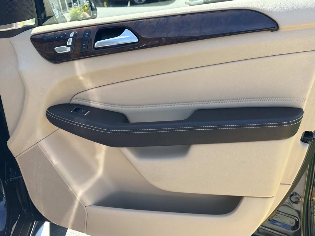 Thumbnail: 2019 Mercedes-Benz GLS - 10