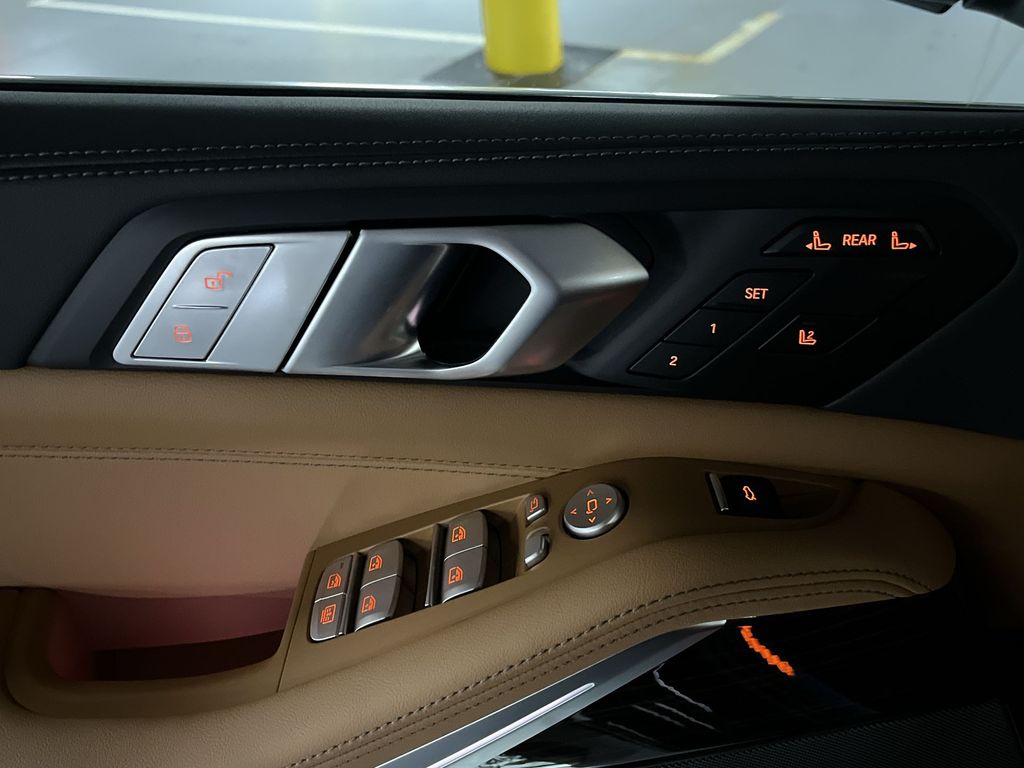 Thumbnail: 2026 BMW X7 - 13